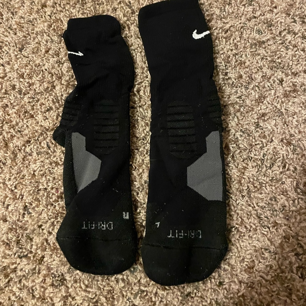 nike elite tight fitting socks medium mostly black